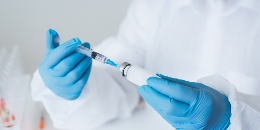 Brytyjskie władze medyczne: czwarta dawka szczepionki na razie nie jest potrzebna