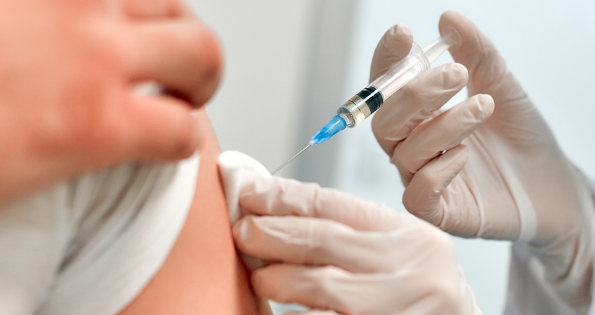 Prof. Horban: szczepienia przeciw COVID-19 pozostaną bezpłatne